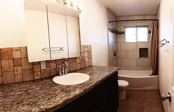 4461 N Manila AVE, Fresno, CA 93727