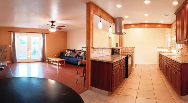 4461 N Manila AVE, Fresno, CA 93727