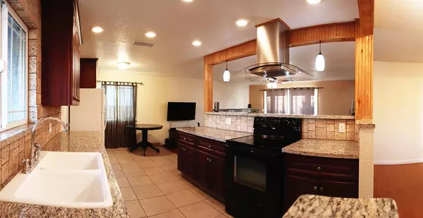 4461 N Manila AVE, Fresno, CA 93727