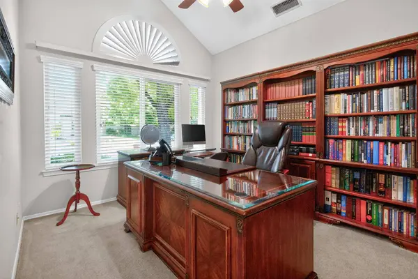 10130 N Heather DR, Fresno, CA 93720