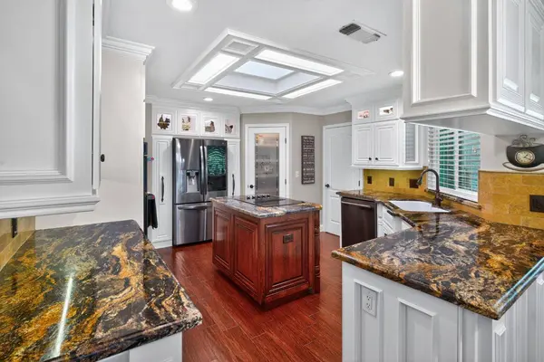 10130 N Heather DR, Fresno, CA 93720