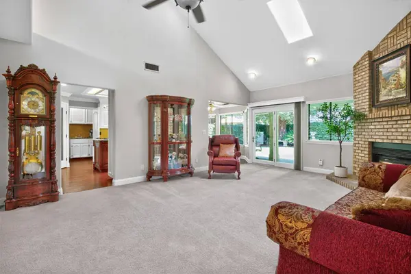 10130 N Heather DR, Fresno, CA 93720