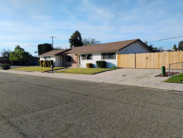 4132 W Robinwood Avenue, Visalia, CA 93291