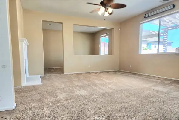 3019 W Newgrove ST, Lancaster, CA 93536