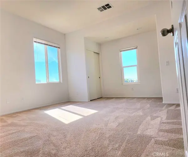 3019 W Newgrove ST, Lancaster, CA 93536