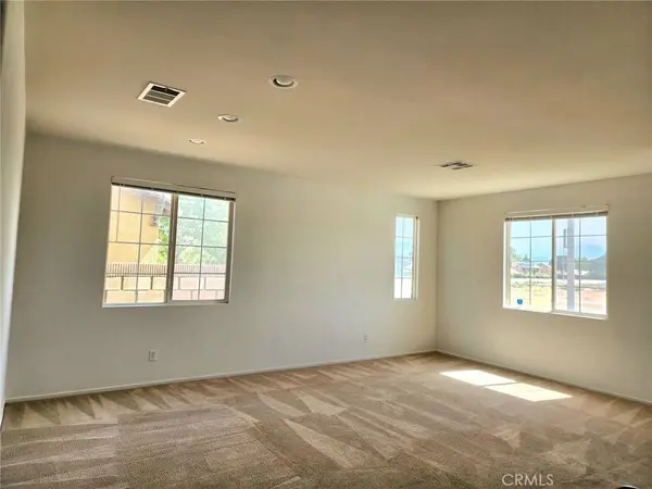 3019 W Newgrove ST, Lancaster, CA 93536