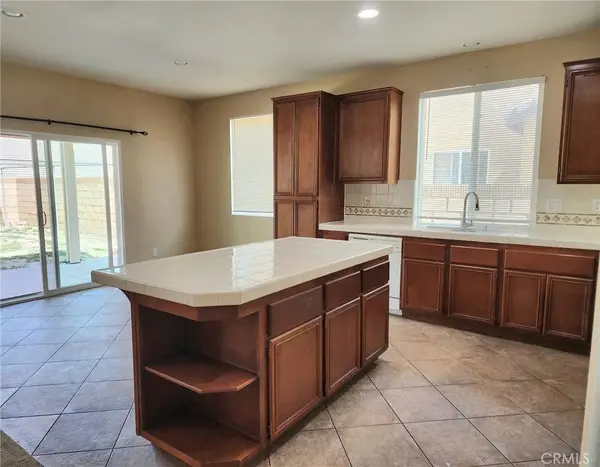 3019 W Newgrove ST, Lancaster, CA 93536