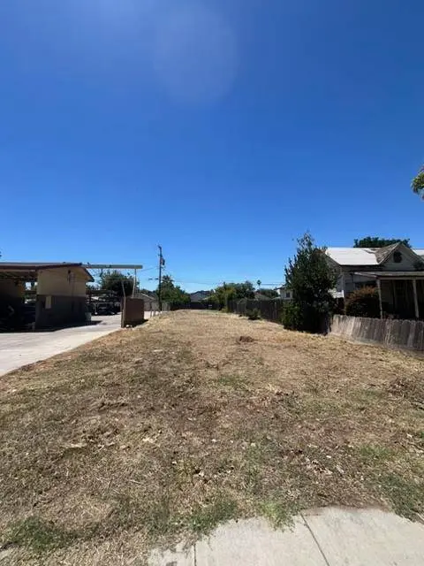 912 N D ST, Madera, CA 93638