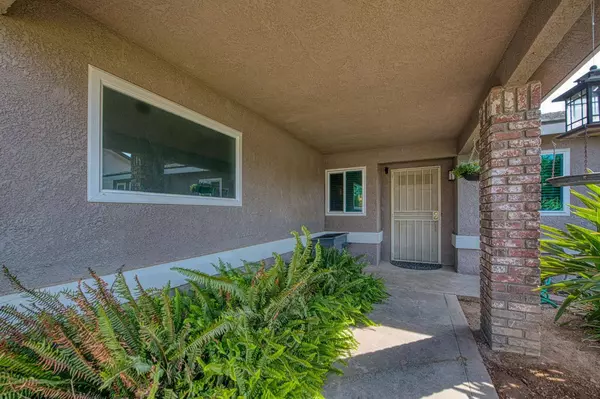 6542 N Brix AVE, Fresno, CA 93722