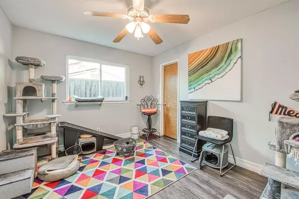 6542 N Brix AVE, Fresno, CA 93722