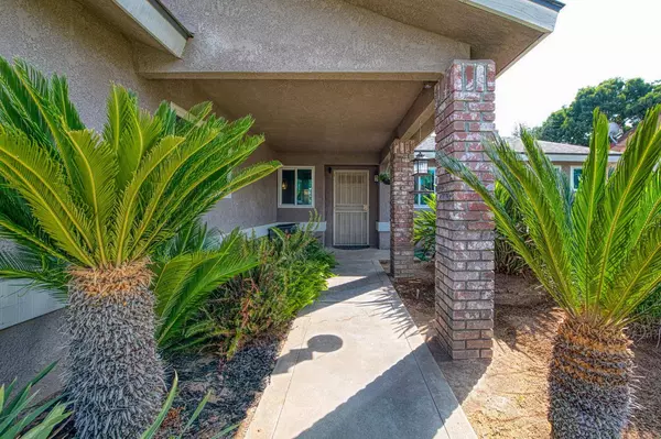 6542 N Brix AVE, Fresno, CA 93722