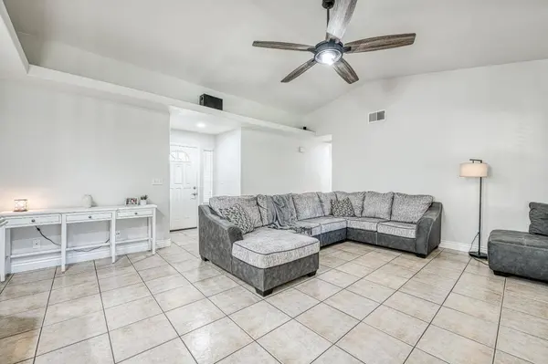 4792 W Mesa AVE, Fresno, CA 93722