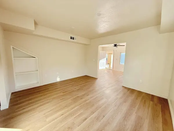 28 W 19th ST, Merced, CA 95340