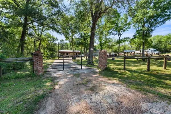 2641 Overlook RD, Caldwell, TX 77836
