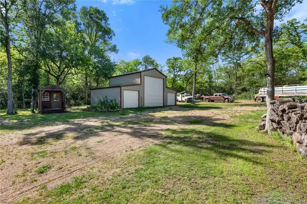 2641 Overlook RD, Caldwell, TX 77836