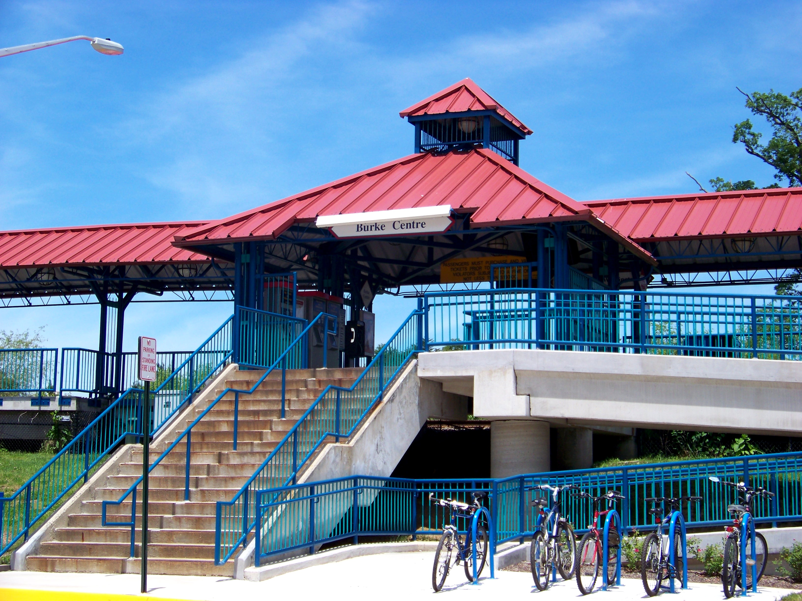 Burke_Centre_(VRE_Station)_in_Burke,_Virginia_-_panoramio