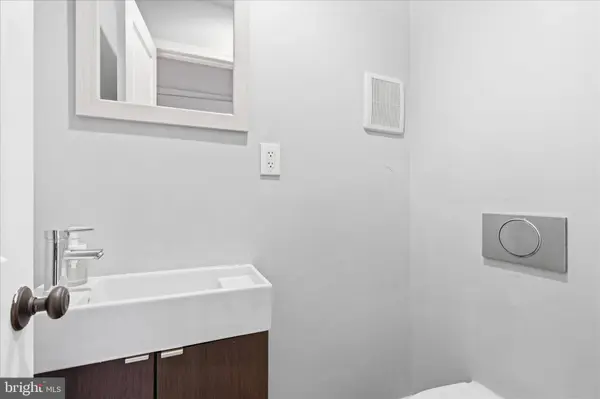 814 S OAK ST, Arlington, VA 22204