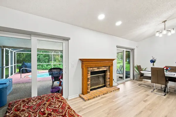 1014 Hardwood Dr, Valrico, FL 33596-7190