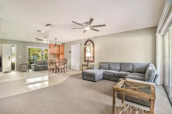 2270 SPRUCE LN #B, Palm Harbor, FL 34684