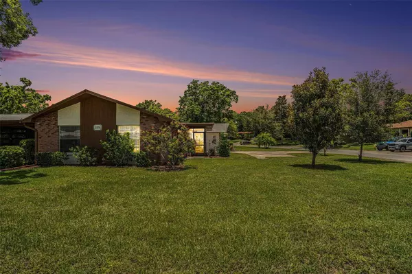 2270 SPRUCE LN #B, Palm Harbor, FL 34684