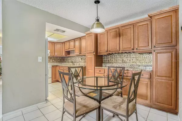 2270 SPRUCE LN #B, Palm Harbor, FL 34684