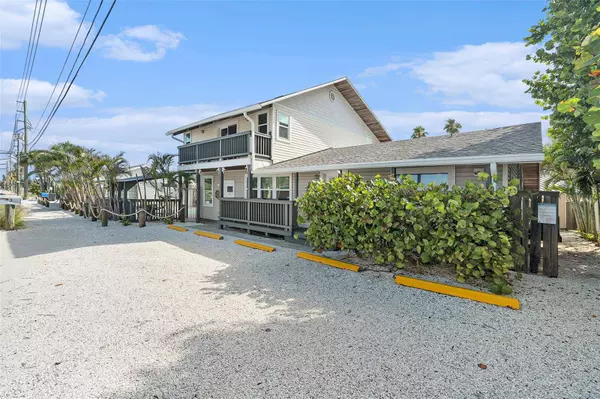 8425 W GULF BLVD, Treasure Island, FL 33706
