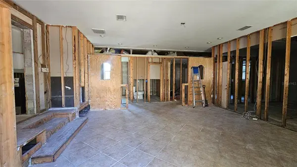 208 48TH AVE N, St Petersburg, FL 33703