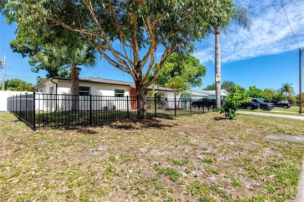 6482 20TH ST N, St Petersburg, FL 33702