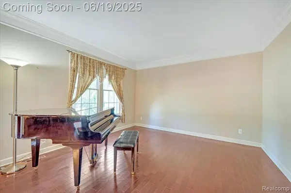 43443 McLean Court, Novi, MI 48375