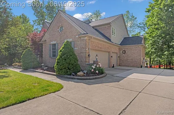 43443 McLean Court, Novi, MI 48375