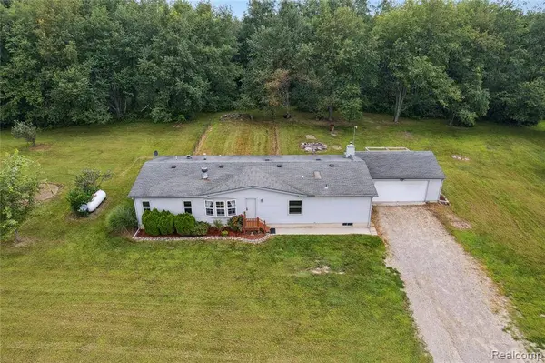 16424 N Rollin Highway, Addison Vlg, MI 49220