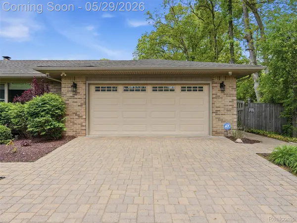 10839 9 Mile RD, Green Oak Township, MI 48189