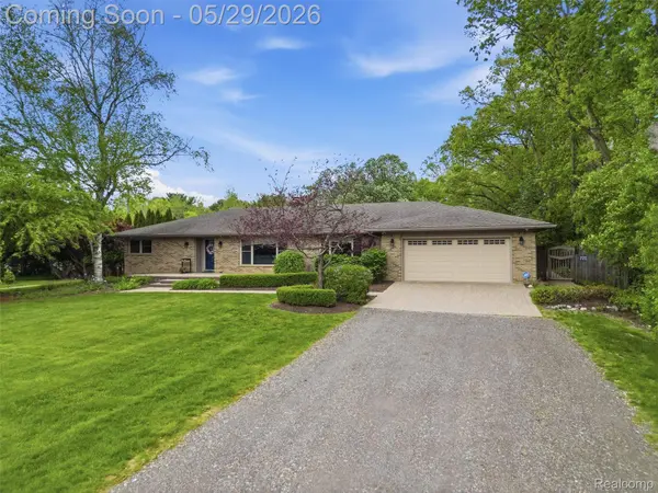 10839 9 Mile RD, Green Oak Township, MI 48189
