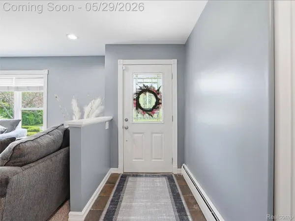 10839 9 Mile RD, Green Oak Township, MI 48189
