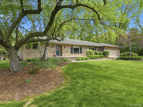 10839 9 Mile RD, Green Oak Township, MI 48189
