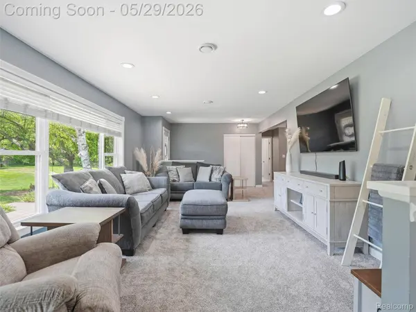 10839 9 Mile RD, Green Oak Township, MI 48189