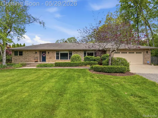 10839 9 Mile RD, Green Oak Township, MI 48189