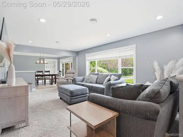 10839 9 Mile RD, Green Oak Township, MI 48189