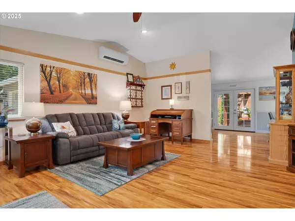 201 SHIRLEY ST, Molalla, OR 97038