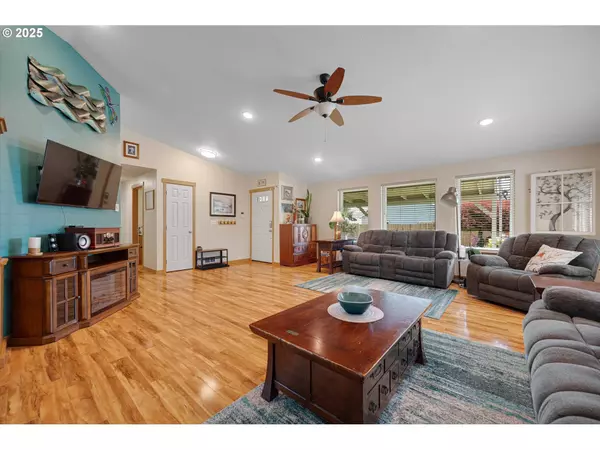 201 SHIRLEY ST, Molalla, OR 97038