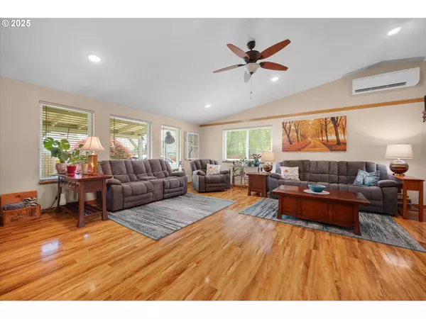 201 SHIRLEY ST, Molalla, OR 97038