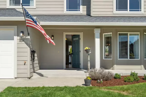 454 South Twin Flower Dr, Woodland, WA 98674-4208