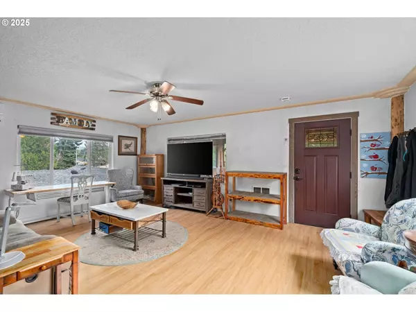 1425 S 6TH AVE, Kelso, WA 98626