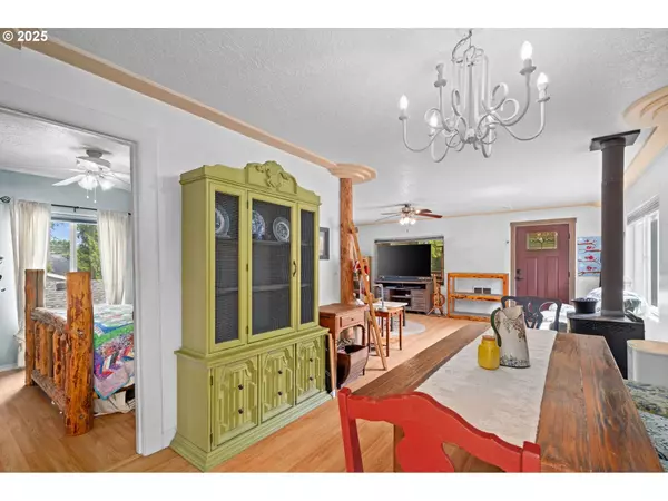 1425 S 6TH AVE, Kelso, WA 98626