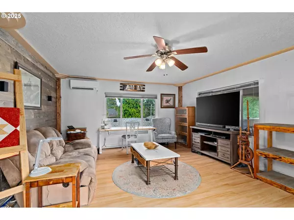 1425 S 6TH AVE, Kelso, WA 98626