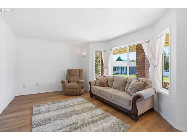 406 E VALLEY ST, Yacolt, WA 98675