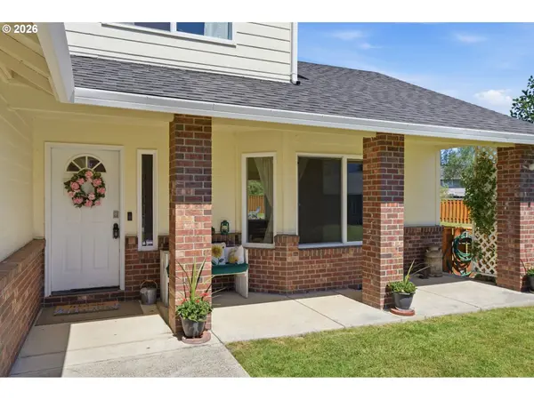 406 E VALLEY ST, Yacolt, WA 98675