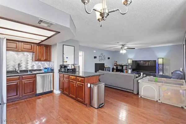 1336 Huntdale LN #101, Las Vegas, NV 89128