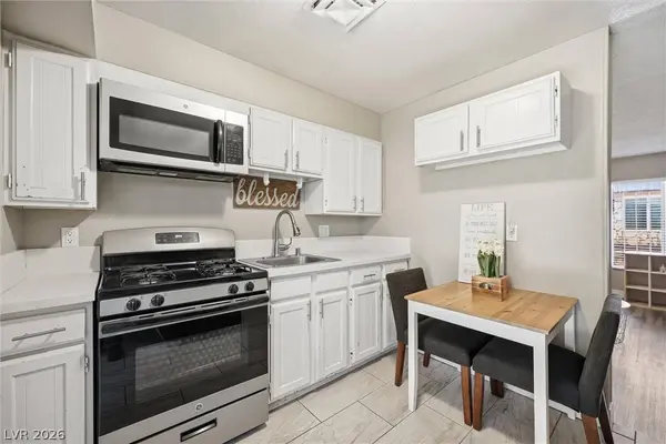 3907 Visby LN, Las Vegas, NV 89119