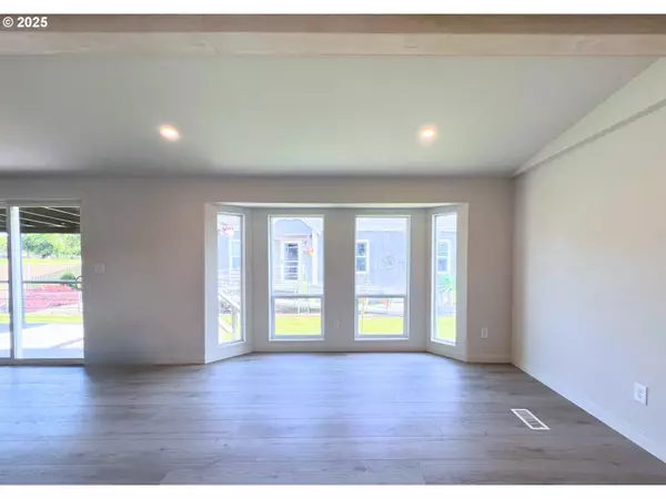 300 SW 7TH AVE #112, Battle Ground, WA 98604